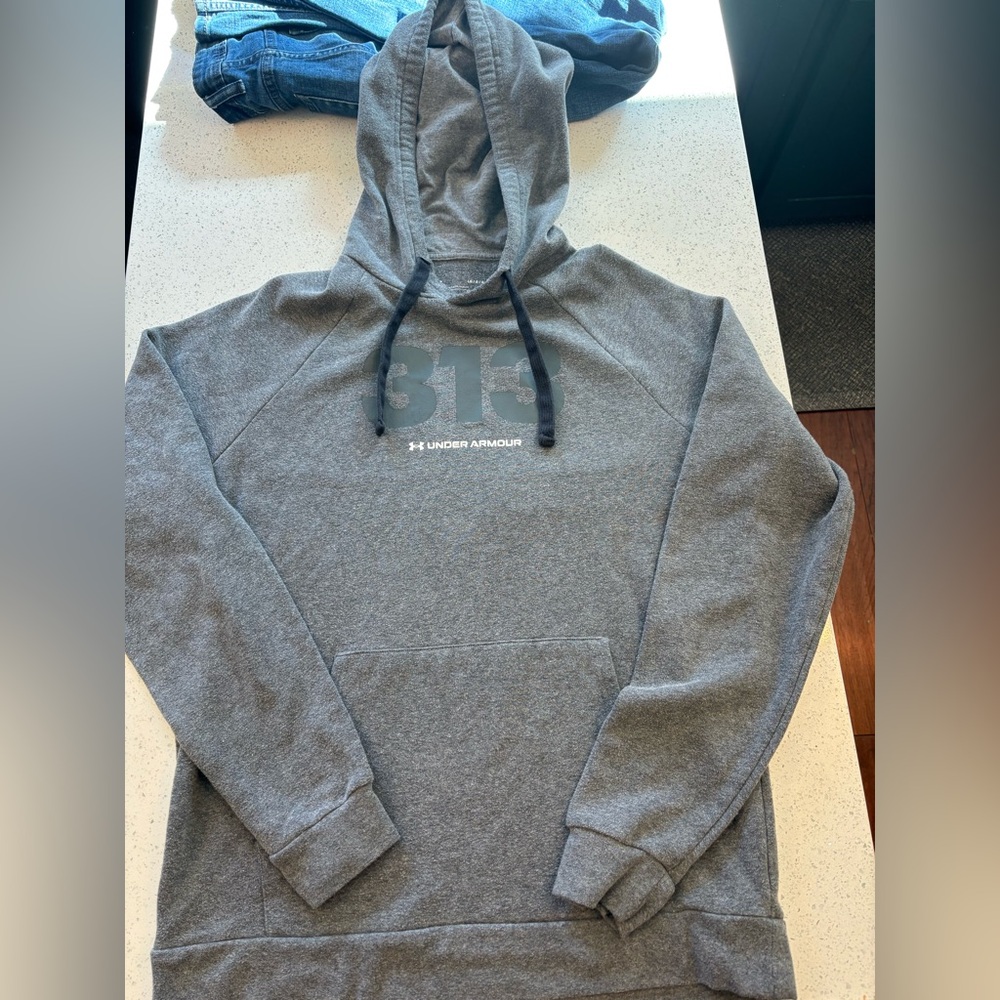 EUC Men’s Under Armour 313 Hoodie